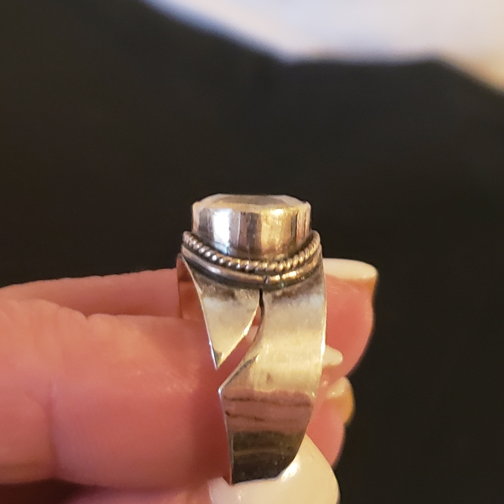 Ring - Picture 2 of 4